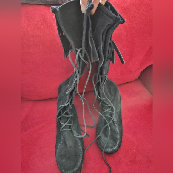 NWOT Minnetonka Black Knee High Suede Fringed Boots - Picture 2 of 5